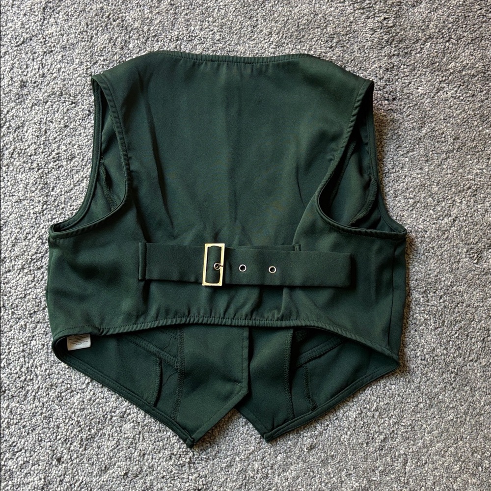PrettyLittleThing Cropped Vest - Picture 2 of 3